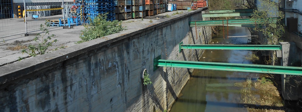 Obras de encauzamiento del r&iacute;o Asua entre Industrias Alba y el puente de Sangroniz en Sondika