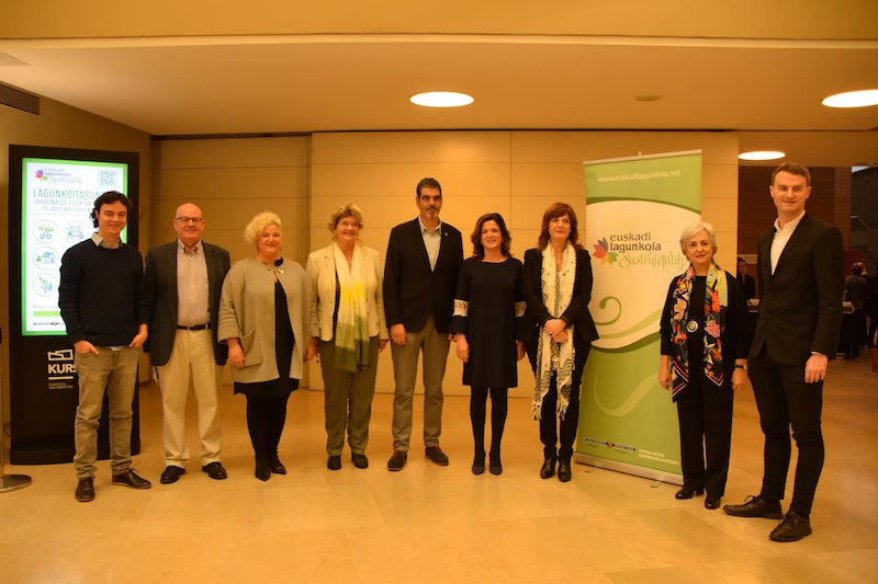 ARTOLAZABAL ANIMA A "QUIENES OCUPEN PUESTOS DECISORIOS EN COMERCIO, EMPRESA, URBANISMO U ORGANIZACIONES SOCIALES, A QUE DISE&Ntilde;EN UN ENTORNO AMIGABLE PARA LAS PERSONAS MAYORES"