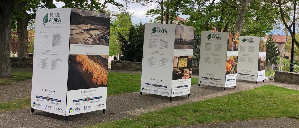 La exposici&oacute;n fotogr&aacute;fica Berdearaba en Zurbano