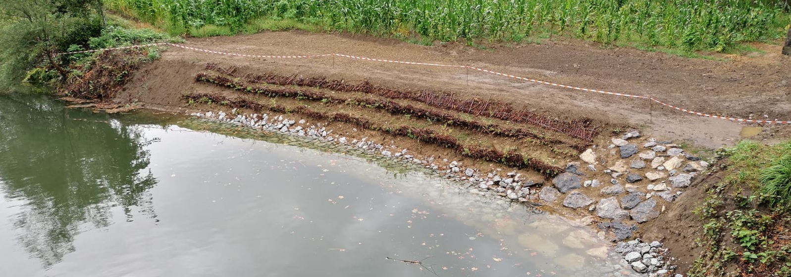 Aginagan Oriaren ibaiertza lehengoratzeko lanen irudia