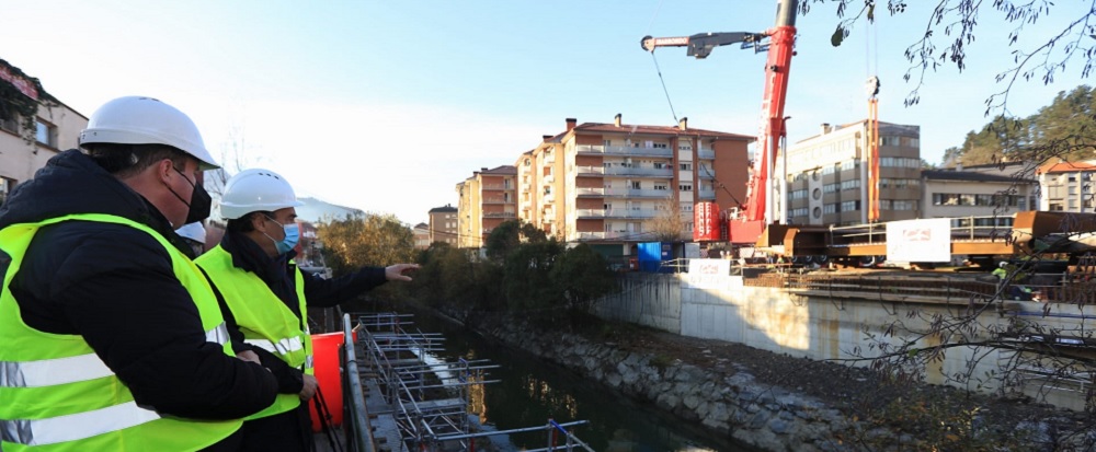 Obras del nuevo puente de Altzarrate