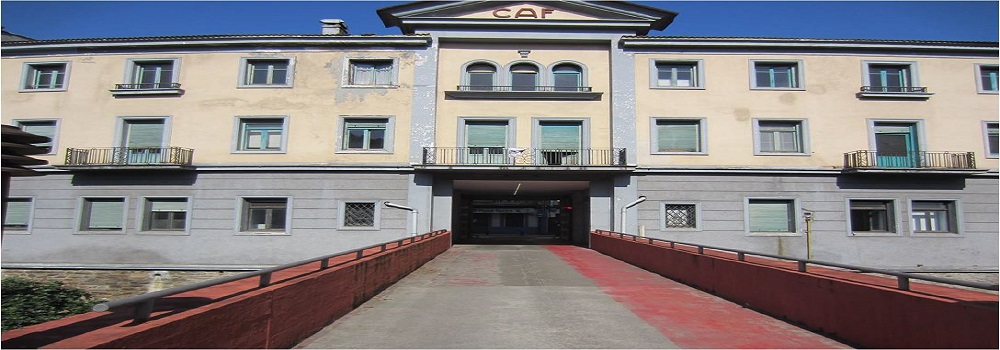 Uno de los puentes de acceso a CAF a demoler.