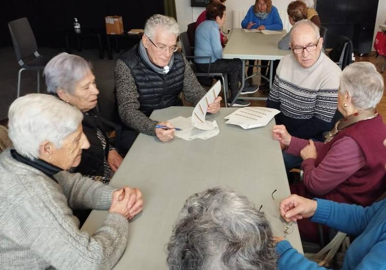 Durango Lagunkoia, adinekoen arazoak entzuten dituen kolektiboa