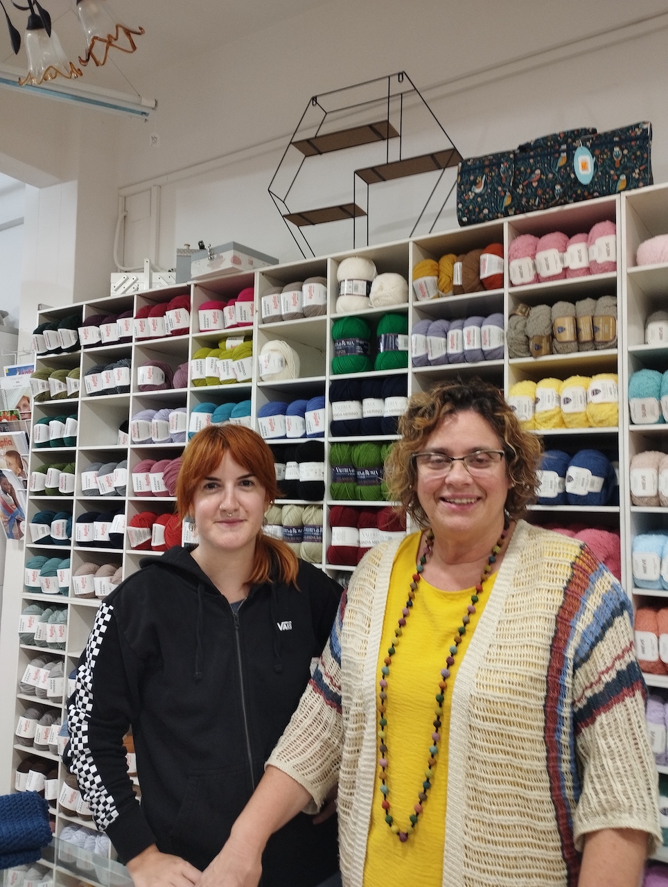 ISABEL GARC&Iacute;A, KARISMA AMURRIO "ANIMO A TODOS LOS COMERCIOS A QUE PARTICIPEN EN ESTAS INICIATIVAS; CUANTOS M&Aacute;S SEAMOS, MEJOR"