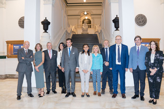 
      Melgosa junto a ponentes y organizadores en Deusto (Mitxi + EJ Argazkiak)
    