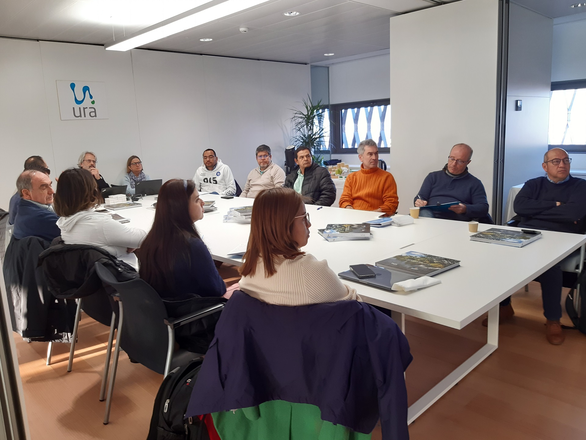 Equipo t&eacute;cnico de URA en la reuni&oacute;n con la representaci&oacute;n de El Salvador y Costa Rica