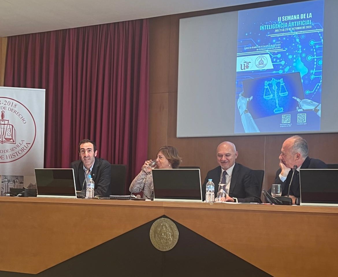 Unai Aberasturi participando en la mesa