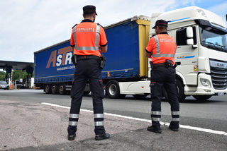 Imagen del artículo La Ertzaintza reforzará la inspección de camiones y autobuses en Euskadi