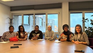 Imagen del artículo Nerea Melgosa recibe a una delegación de mujeres de la asociación Haaly Pular, africanas en Vitoria-Gasteiz