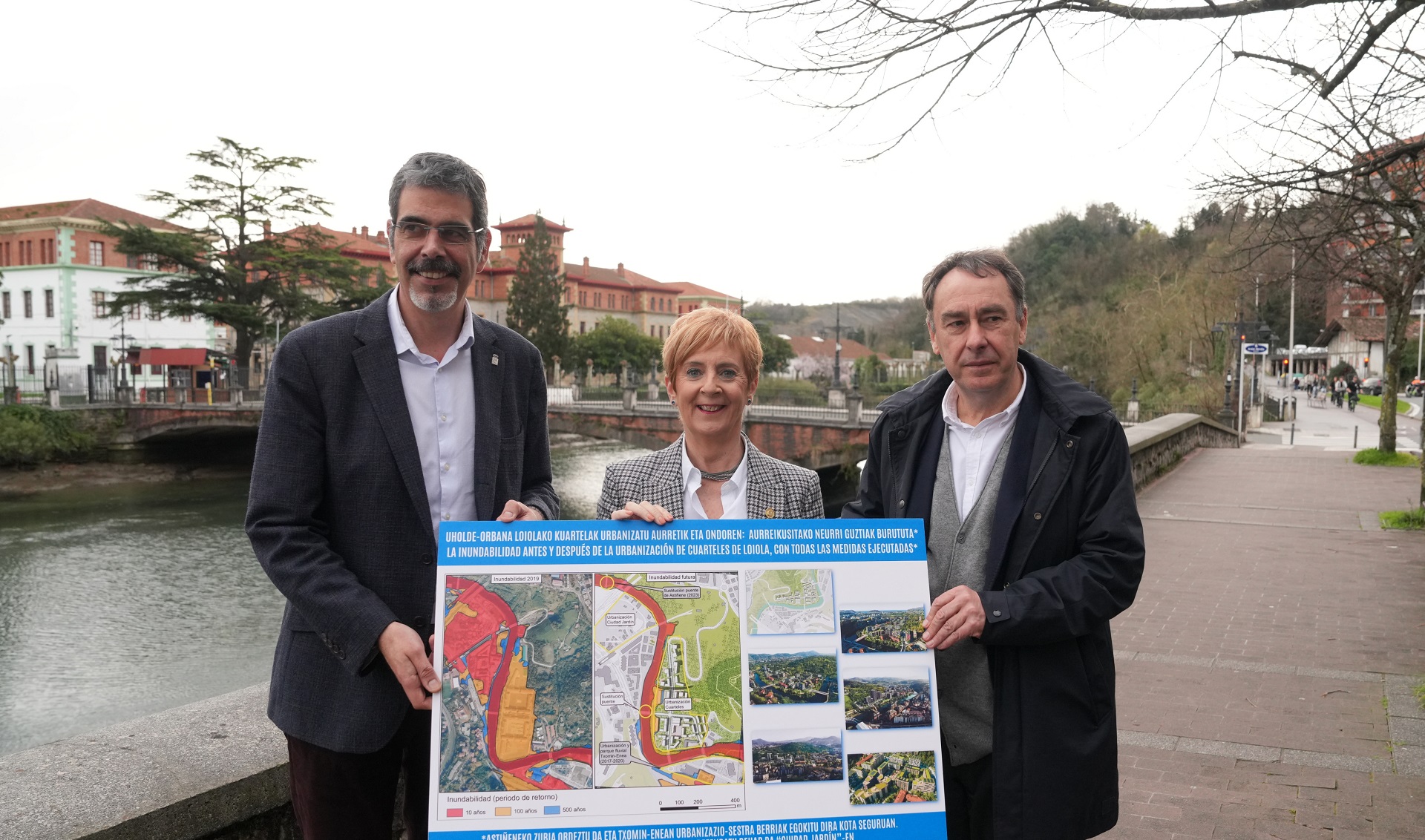 Sailburua, Donostiako Alkatea eta URAko zuzendari nagusia lanen infografia eskuetan dutela