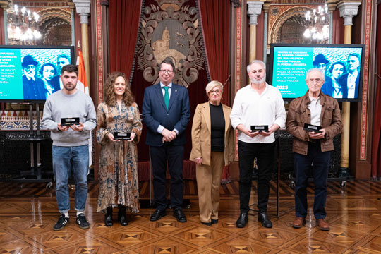 Bilboko Udalak Miguel de Unamuno saiakeraren eta Blas de Otero-&Aacute;ngela Figuera poesiaren urteko sariak banatu ditu