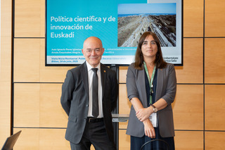 
      P&eacute;rez Iglesias eta Montserrat Pulido sailburuak.
    