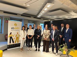 
      Adimen Artifiziala izan da 2025eko ETEKINen azken hitzaldiaren ardatza
    