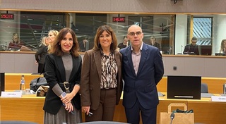 
      Amaia Barredo sailburua, Leandro Azkue sailburuordea eta Ixone Soroa zuzendaria
    