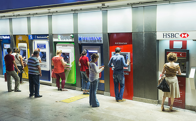 Atenci&oacute;n presencial en los bancos: qu&eacute; puedes exigir y qu&eacute; debes tener en cuenta