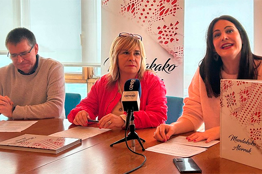 La publicaci&oacute;n "Mundakako Atorrak" recoge la historia y las canciones que forman parte del patrimonio inmaterial del municipio