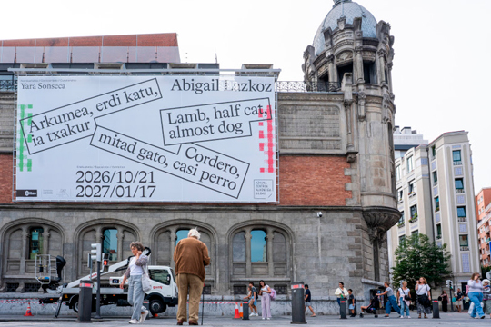 Azkuna Zentroa - Alh&oacute;ndiga Bilbao presenta "Cordero, mitad gato, casi perro", de Abigail Lazkoz