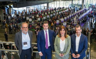 El lehendakari Imanol Pradales, la consejera Amaia Barredo, el viceconsejero Ra�l P�rez y el director de la Fundaci�n Hazi Raimundo Ruiz de Escudero