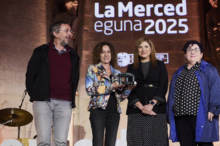 La consejera de Justicia y Derechos Humanos, Mar�a Jes�s San Jos�, entrega e. Premio Francisco Javier G�mez Elosegui 2025 a Sidalava