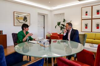 El_consejero_Itxaso_durante_una_reunion_con_la_ministra_Isabel_Rodriguez.jpeg