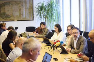 El_consejero_Itxaso_explica_el_PTS_de_Vivienda_a_los_periodistas_desplazados_a_Viena.jpg