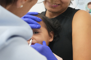 Osakidetza abre 12 puntos de vacunación en Araba, Bizkaia y Gipuzkoa para la gripe y COVID-19