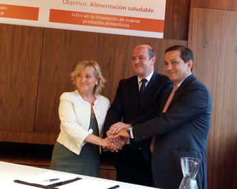 Lourdes Alonso Aramburu Eurest Euskadiko lehendakaria, Bittor Oroz eta Rogelio Pozo, Aztiko zuzendari nagusia