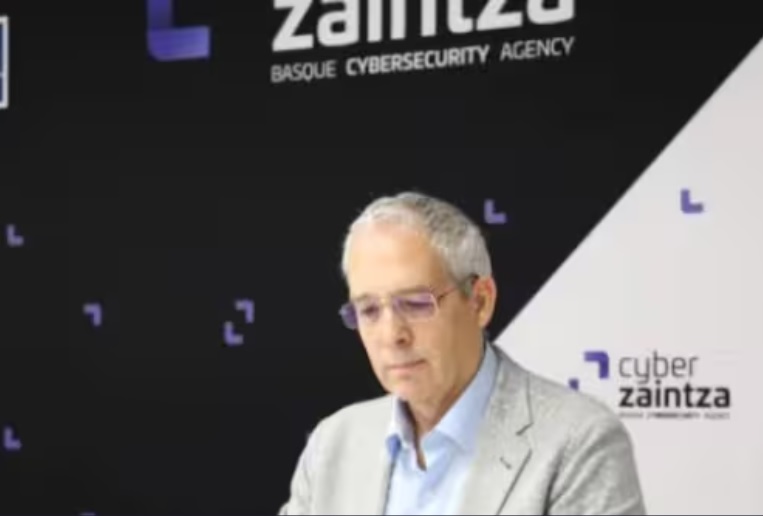 Javier Di&eacute;guez, Director General de Cyberzaintza, en una comparecencia.