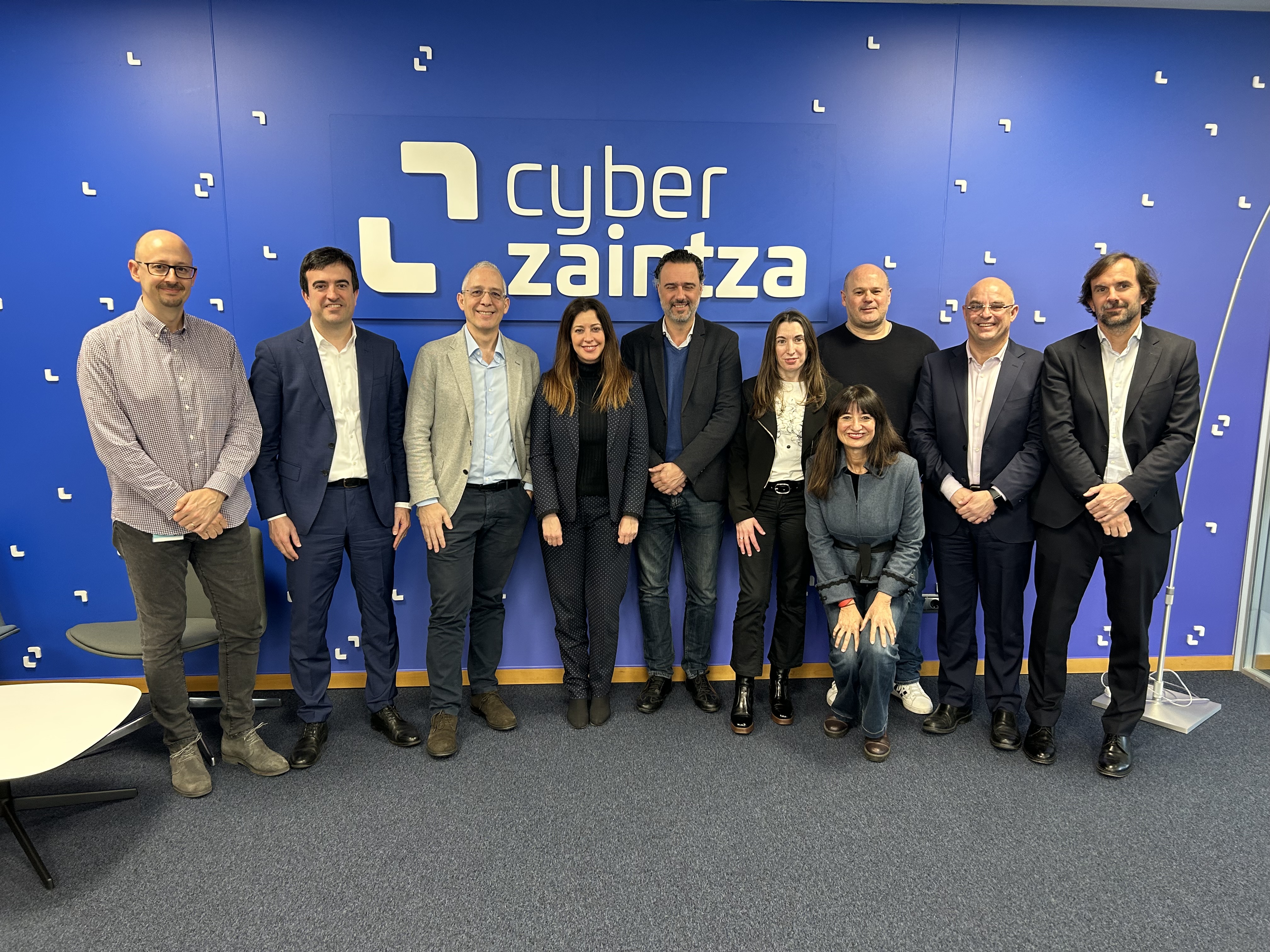 Cyberzaintzako ordezkariak Andaluziako Agentzia Digitalaren bisitan.