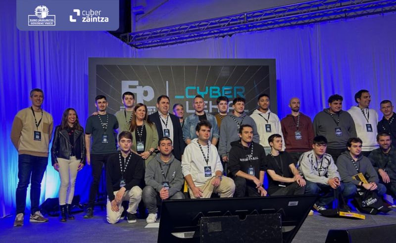 Entrega de premios en la final del concurso Cyber Lehia 2025, organizado por Cyberzaintza.