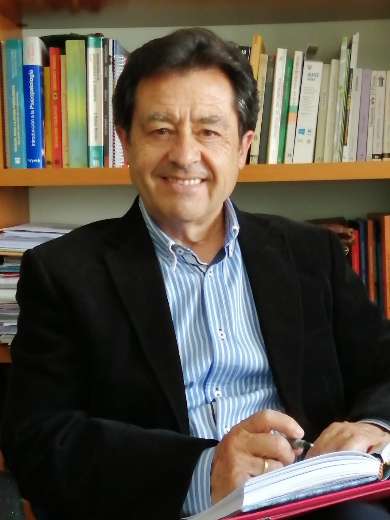 Hilario Garrudo Hern&aacute;ndez. Psikologo klinikoa, psikoterapeuta eta prestatzaileen prestatzailea. 