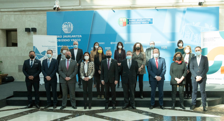 Asociaciones de v&iacute;ctimas consens&uacute;an un documento sobre los pasos a dar en materia de reconocimiento y reparaci&oacute;n