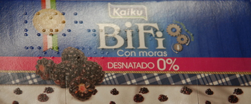 Kaiku etiqueta sus yoguren en braille