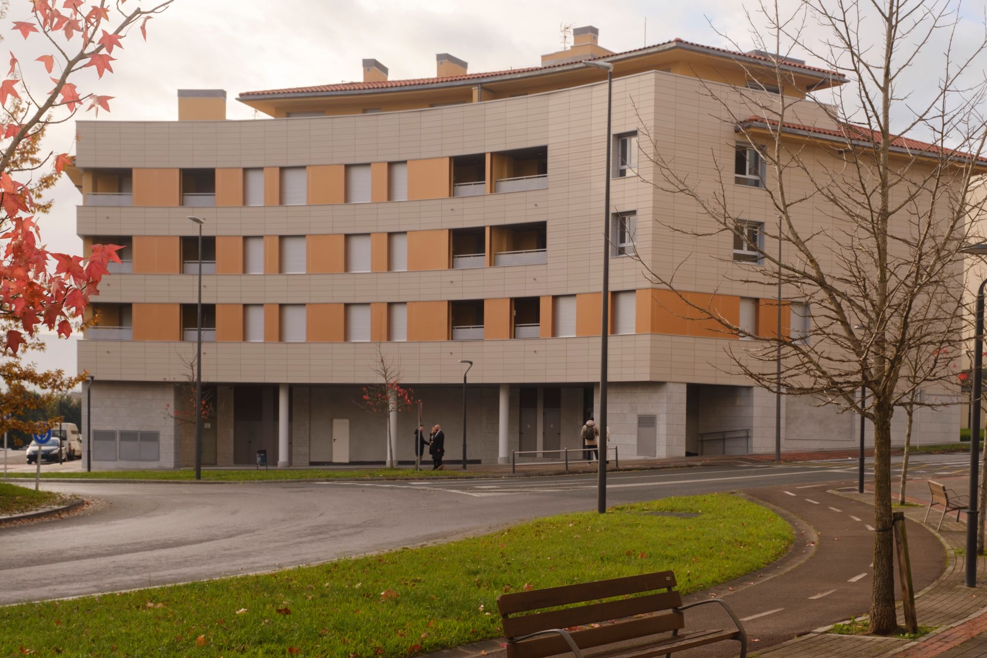 A041 AMURRIO. MERKATARITZA-LOKAL BAT MERKATURATZEA - JABETZA OSOA.