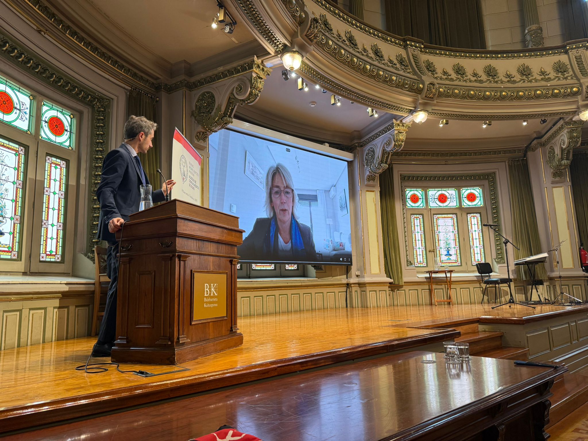 Lourdes &Iacute;scar Osalaneko zuzendari nagusiak Medikuntzako Ohorezko Saria jaso du Bilboko Mediku Zientzien Akademiaren (BMZA) eskutik