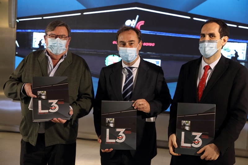 De izquierda a derecha, Agust&iacute;n Presmanes, coordinador t&eacute;cnico del libro, Antonio Aiz, Vicenconsejero de Infraestructuras y Transportes, y Aitor Garitano, Director General de ETS