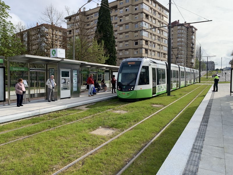 Tranbia zerbitzua geltoki batean