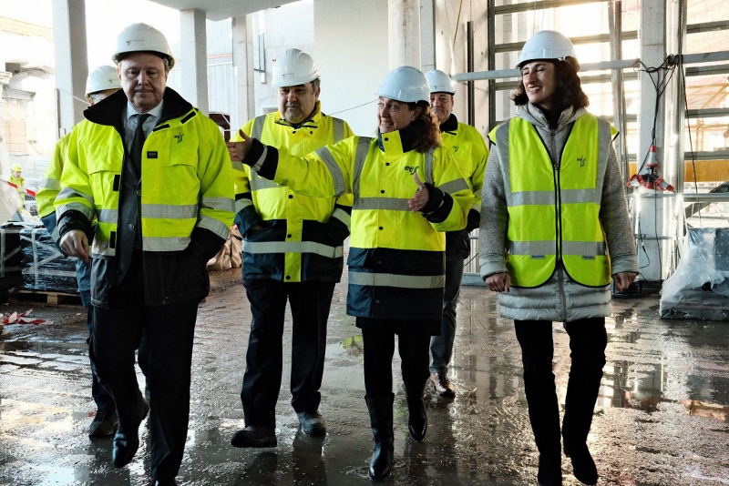 Langileak Atotxako tren geltoki berrian, Donostian