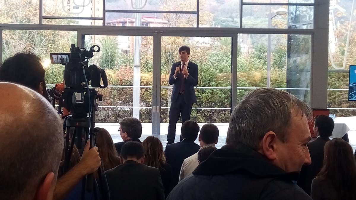 Alexander Arriola (Director General de la Sociedad para Transformaci&oacute;n Competitiva [SPRI]) durante la inauguraci&oacute;n