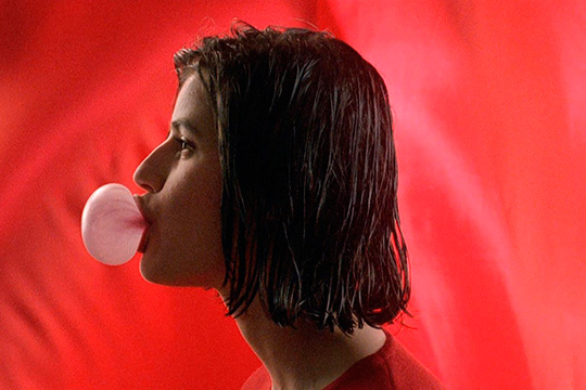 Krzysztof Kieslowski zinema zikloa: "Trzy kolory: czerwony"