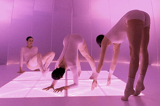 "Tres, de Ballet Tri&aacute;dico"