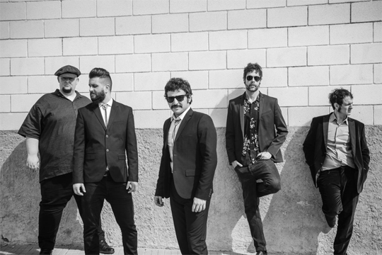 A CONTRA BLUES + FLOR Y TROL