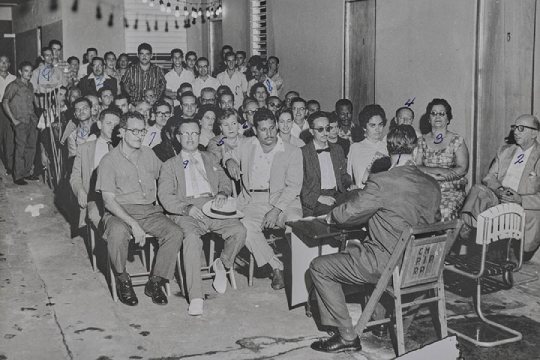 Argazki-liburuak: "El gobierno te odia" (Christopher Gregory Rivera)