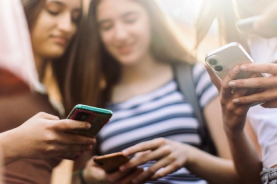 Udako ikastaroak 2025 UPV/EHU: "Gazteak, sare sozialak eta informazioa: kontsumo portaerak aztertuz"