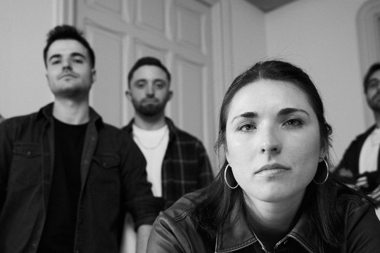 Gasteizko Andre Maria Zuriaren Jaiak 202: Son de rosas (La oreja de van Gogh taldeari omenaldia)