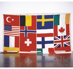 Bigger than a cult, smaller than a mass (one, two backdrops), 2006 - Tela cosida, papel de peri�dicos