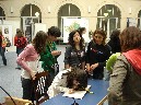 Firma de libros en la visita al Ayuntamiento