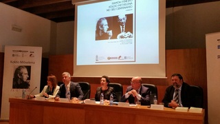 Ester Franquesa, Kataluniako Generalitatean Hizkuntza Pol. arduraduna; Valent�n Garc�a, Galiziako Xuntan Hizkuntza Pol. arduraduna; Rosario �lvarez (moder.); Patxi Baztarrika; Francisco Caama�o, Justizia ministro ohia.