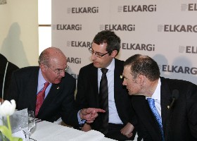 Lehendakaria solasaldian Pedro Luis Uriarterekin eta Markel Olanorekin. J.B.