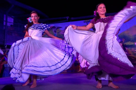 AFOLBO, Asociaci&oacute;n Folklorica de Bolivia + Danza Pinolera de Nicaragua + APROE ecuatorianos en Navarra